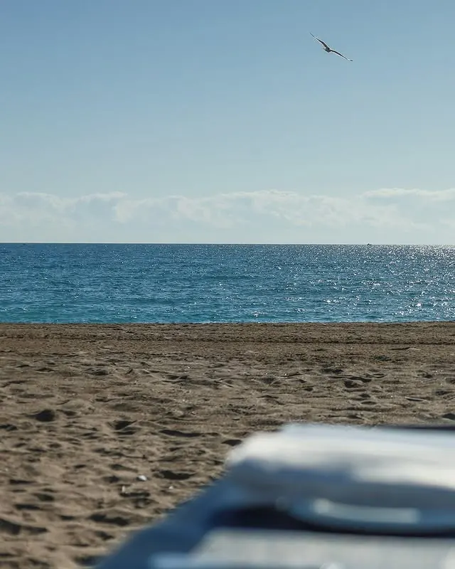 The shoreline at Río Verde on a clear day