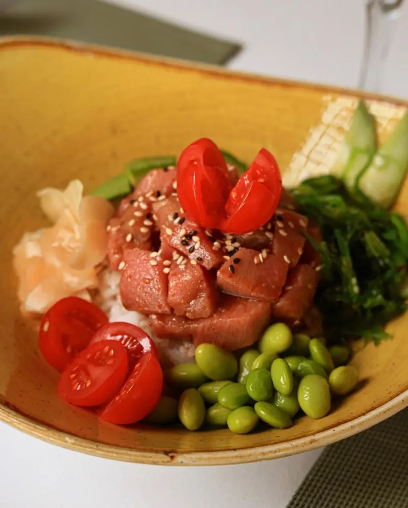 Tuna poke with cherry tomatoes, edamame and wakame